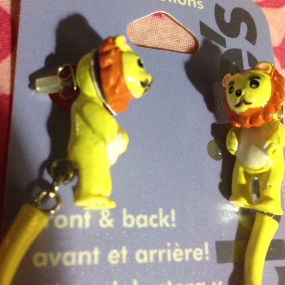 Clip on earrings lion brand new.
