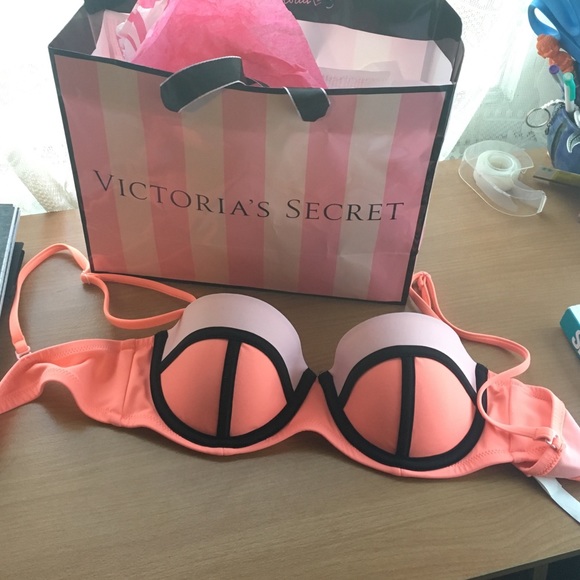 Nwot Pink Bikini Top 32C
