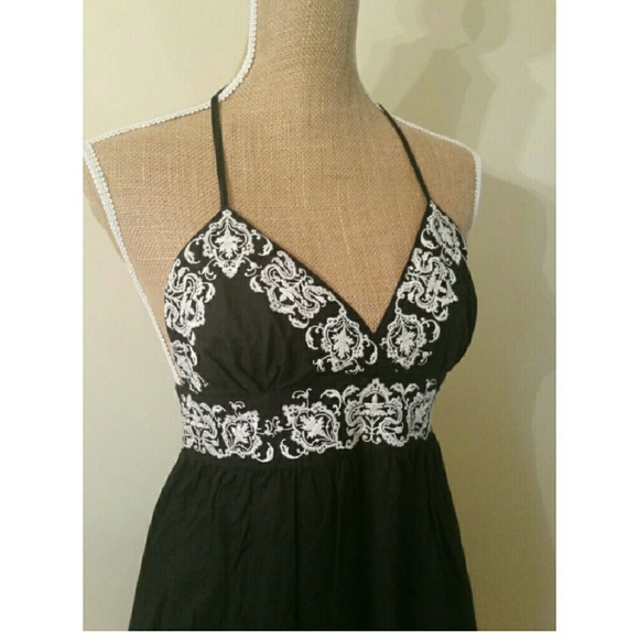 Dresses & Skirts - Black White Embroidered Halter Dress