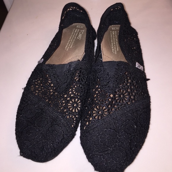 Black Crochet TOMS size 10 slightly worn