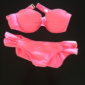 VS Very Sexy, Hot pink bikini