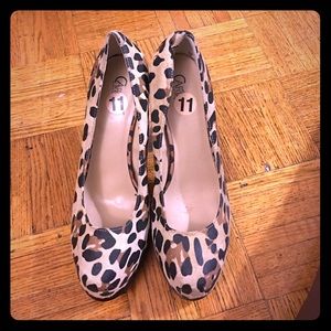 Carlos Santana size 11 Animal print wide heels