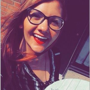 Meet your Posher, Carli