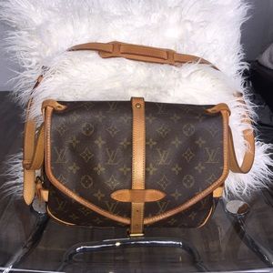 Louis Vuitton Saumur 30