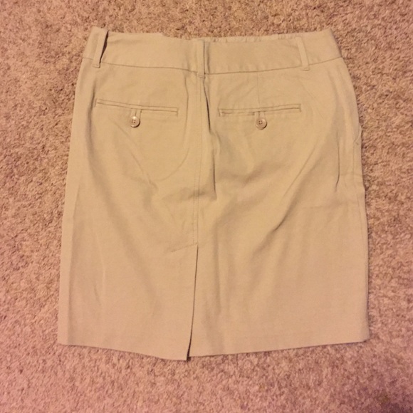 *5 for $20* Khaki skirt - Picture 2 of 2