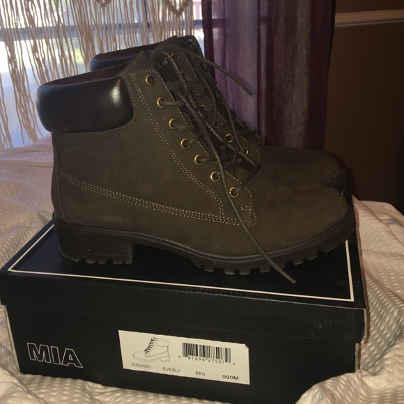 Mia boots
