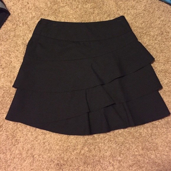 *5 for $20* Black ruffle skirt - Picture 2 of 2