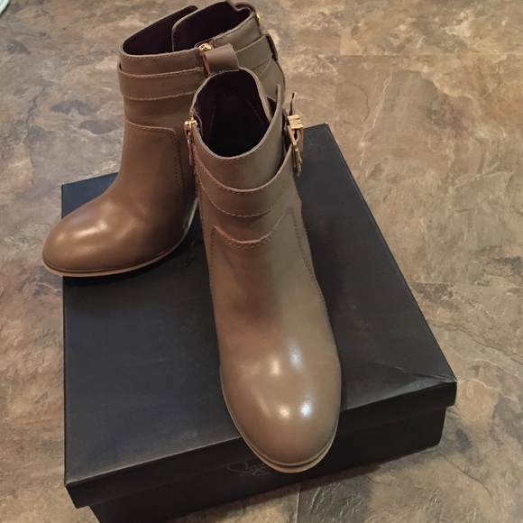 Tan booties brand new never worn - Picture 3 of 3