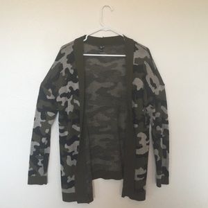 Camouflage sweater cardigan