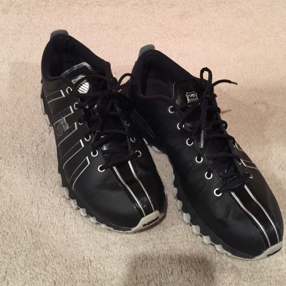 KSwiss Athletic shoe. Great for cross training!