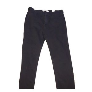 Black Hollister jeans.