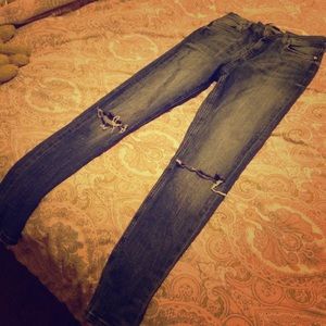 ✨SOLD PENDING PAYMENT✨ Ripped knees skinny jeans