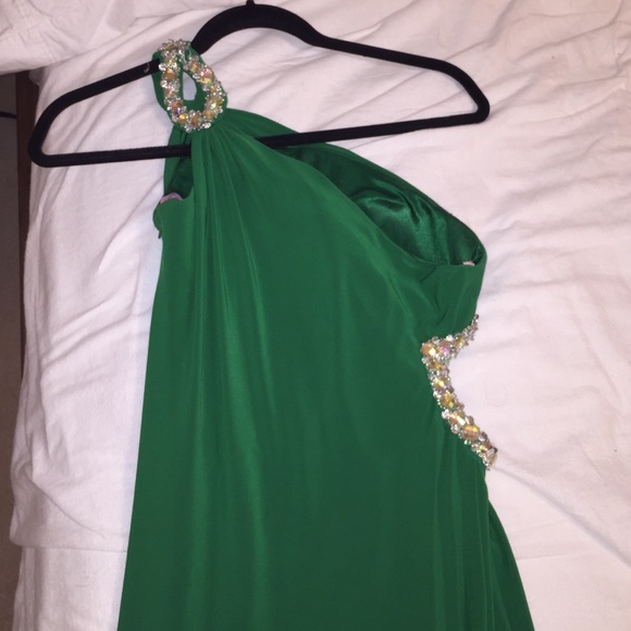 One Shoulder Green Gown with Cut-Out - Picture 3 of 4