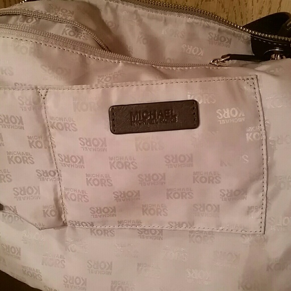 SOLD ON ANOTHER SITE!! AUTHENTIC MICHAEL KORS BAG - Picture 2 of 3