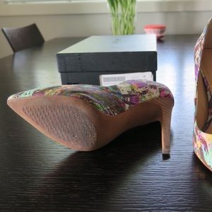 Joe's Jeans Shoes - Joe's Jeans Erika Pointy Toe Pump in Multi Joe's Jeans Shoes - Joe's Jeans Erika Pointy Toe Pump in Multi