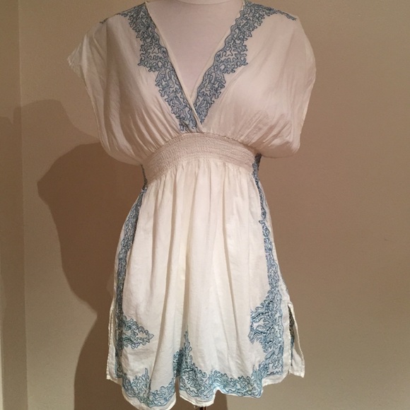 🎉HP🎉 Lucca embroidered beach dress