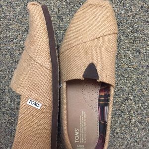 Like new Toms canvas shoes.