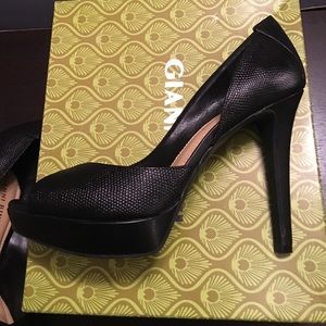 Gianni Bini black heels