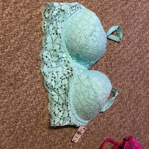 34D bra