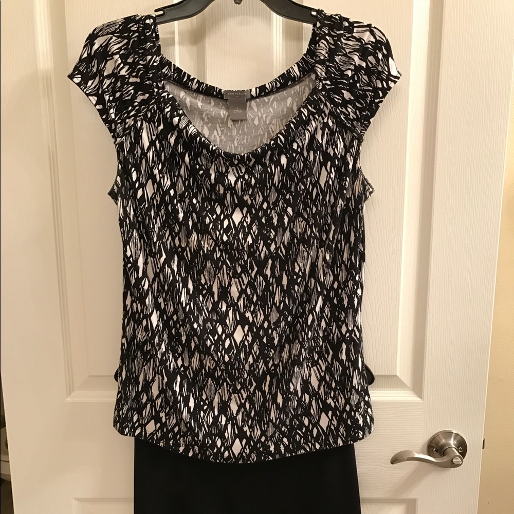 Ann Taylor Soft B&W Cap Sleeve Blouse