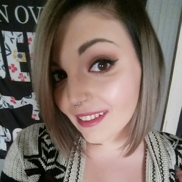 Meet your Posher, Jessica - Picture 1 of 1