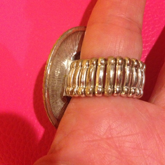 Ring - Picture 2 of 4