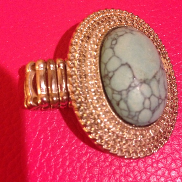 Ring - Picture 3 of 4