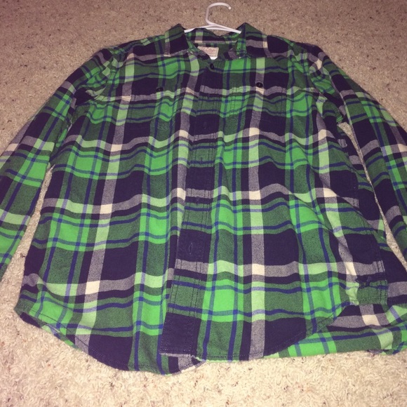 Men's plaid flannel button down