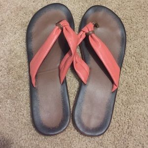 Leather flip flops