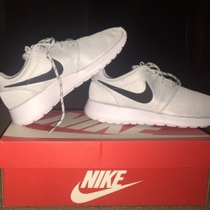 women's Nike roshe run