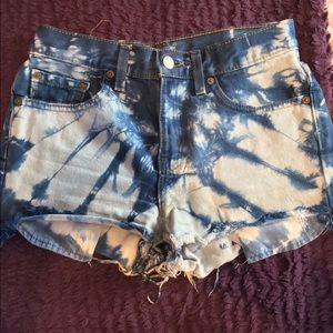Tye dye Levi's shorts