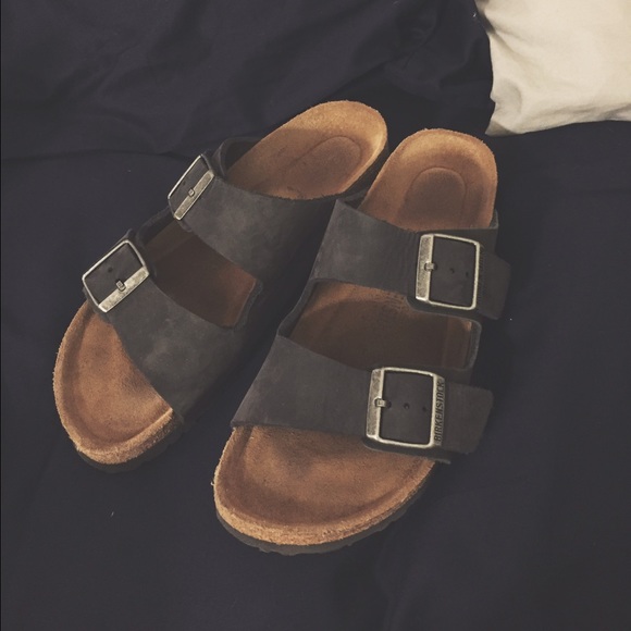 Matte black leather Arizona birkenstocks