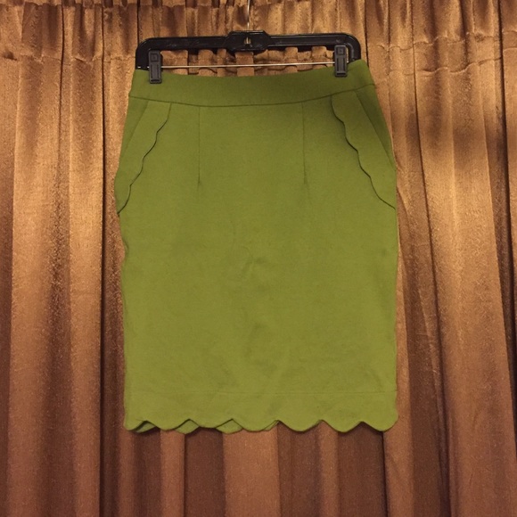[SHOP CLOSING @ 6:00 CT] Scalloped pencil skirt