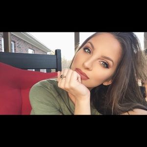 Meet your Posher, Kayla