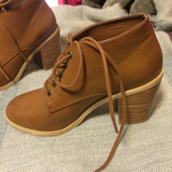 Forever 21 cognac ankle bootie