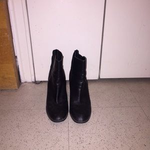 Black chelsea boots