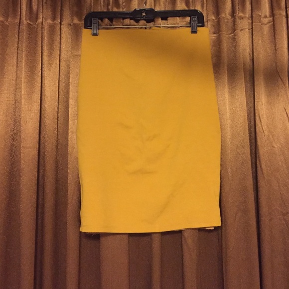 [SHOP CLOSING @ 6:00 CT] Mustard pencil skirt
