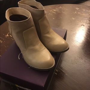 Heel boots