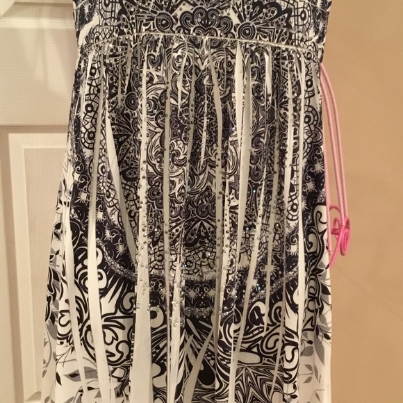 LACE BACK DRESS - Picture 2 of 4