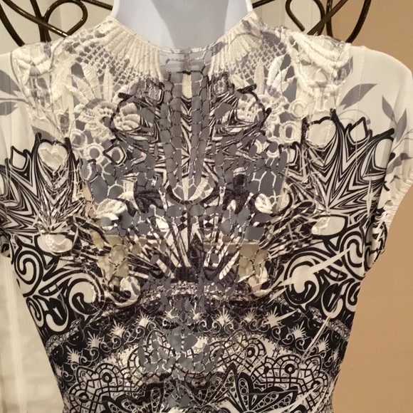 LACE BACK DRESS - Picture 4 of 4