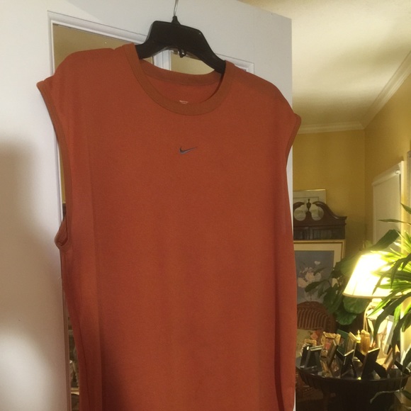 Sleeveless shirt