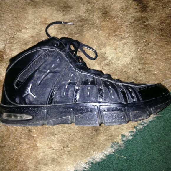 Basketball shoes