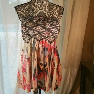 Strapless printed summer blouse