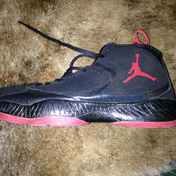 Basketball shoes