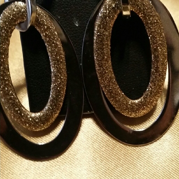 Stainless Steel Oval Glitter Earrings - Picture 2 of 3