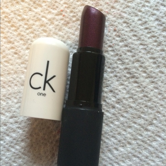 CK One "320 Velvet" lipstick