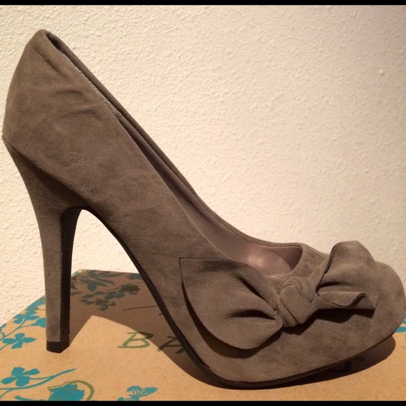 New grey pumps