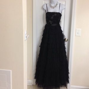 BNWT, size 3/4 gown