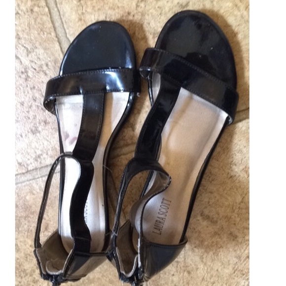 Strapped low wedge sandals 🎉 last reduction 🎉