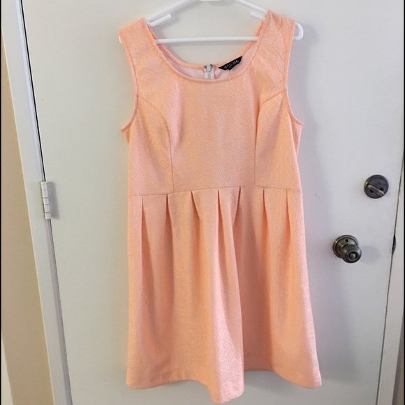 💓Host Pick💓Gorgeous Peach Lace Dress
